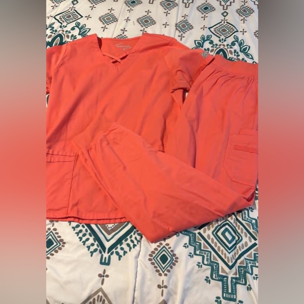 Scrubs size medium. Barely worn
